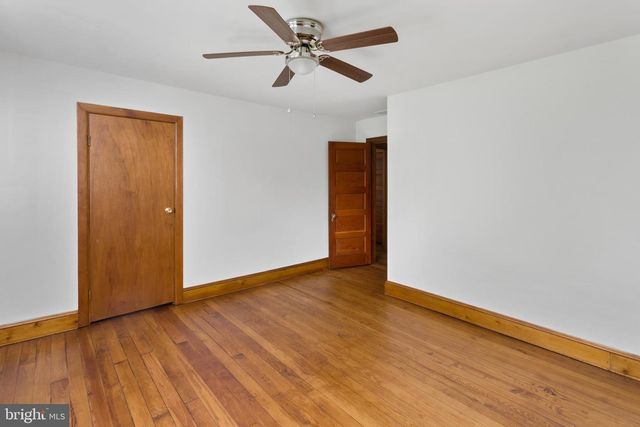 16 HOLLOWAY LN, Bordentown, NJ 08505