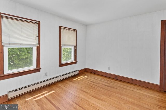 16 HOLLOWAY LN, Bordentown, NJ 08505