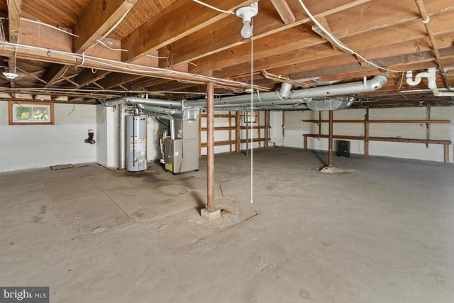 16 HOLLOWAY LN, Bordentown, NJ 08505