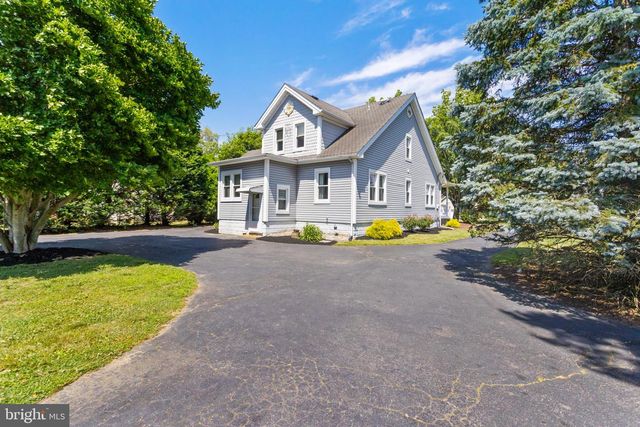 16 HOLLOWAY LN, Bordentown, NJ 08505