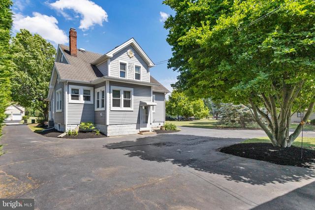 16 HOLLOWAY LN, Bordentown, NJ 08505