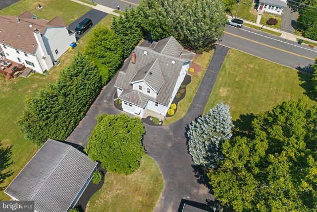 16 HOLLOWAY LN, Bordentown, NJ 08505