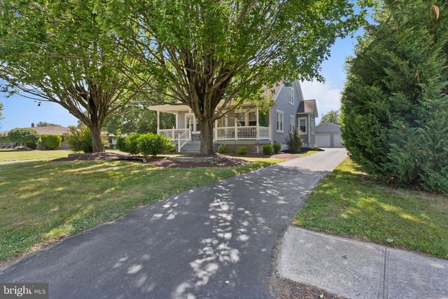 16 HOLLOWAY LN, Bordentown, NJ 08505