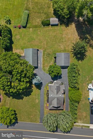 16 HOLLOWAY LN, Bordentown, NJ 08505