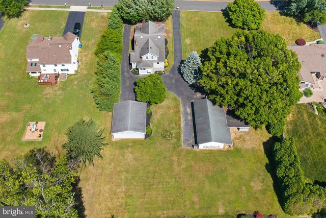 16 HOLLOWAY LN, Bordentown, NJ 08505