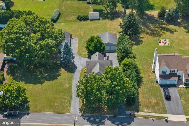 16 HOLLOWAY LN, Bordentown, NJ 08505