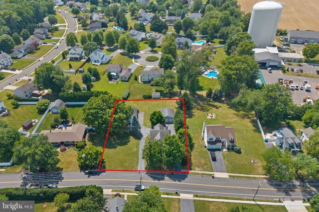 16 HOLLOWAY LN, Bordentown, NJ 08505