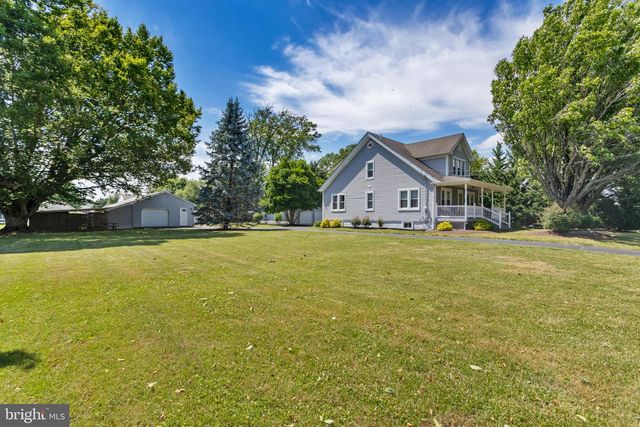 16 HOLLOWAY LN, Bordentown, NJ 08505