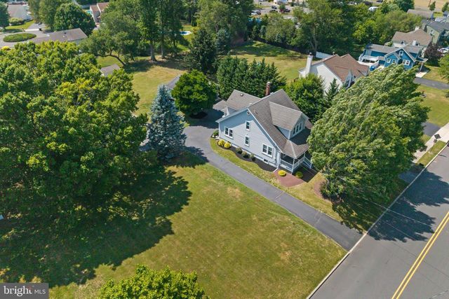 16 HOLLOWAY LN, Bordentown, NJ 08505