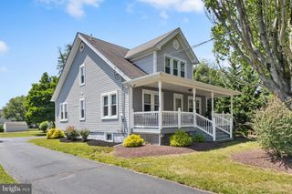 16 HOLLOWAY LN, Bordentown, NJ 08505