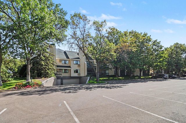 7601 Edinborough Way 6308, Edina, MN 55435