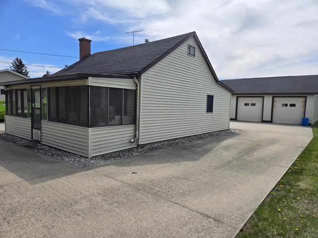 2020 HERMAN ROAD, Manitowoc, WI 54220