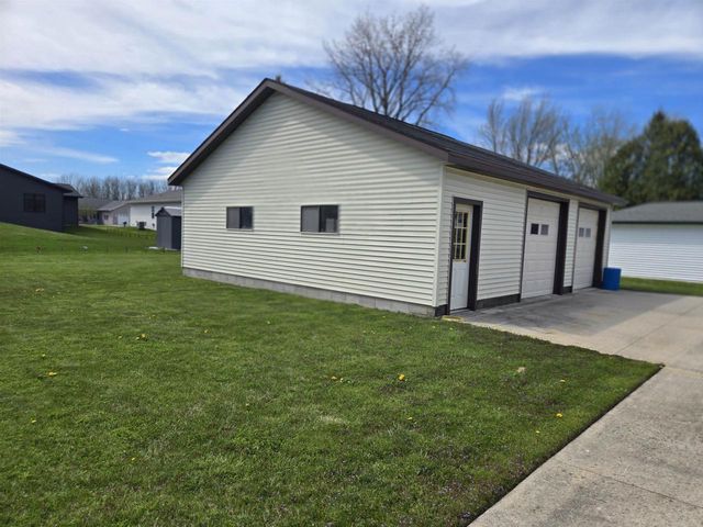 2020 HERMAN ROAD, Manitowoc, WI 54220