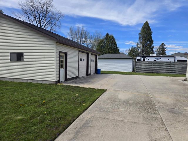 2020 HERMAN ROAD, Manitowoc, WI 54220