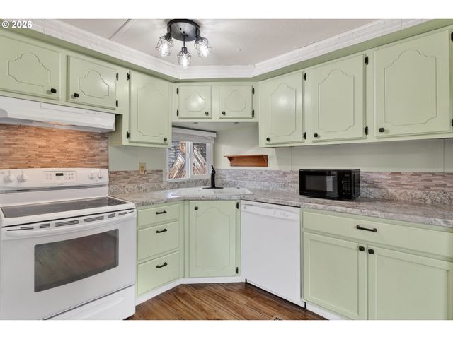 205 S 54TH St 80, Springfield, OR 97478