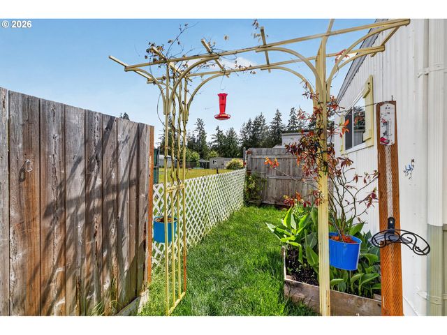 205 S 54TH St 80, Springfield, OR 97478