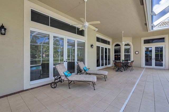 594 N Country Club Drive, Atlantis, FL 33462