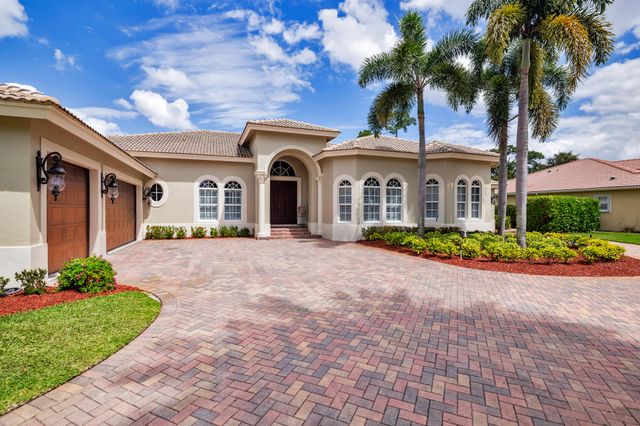 594 N Country Club Drive, Atlantis, FL 33462