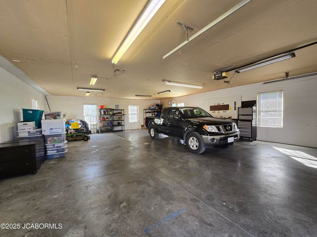 10862 OLD BARN ROAD, Holts Summit, MO 65043