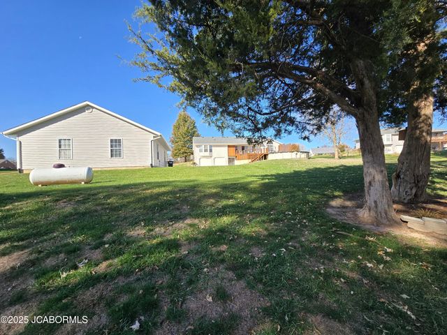 10862 OLD BARN ROAD, Holts Summit, MO 65043