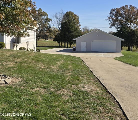 10862 OLD BARN ROAD, Holts Summit, MO 65043