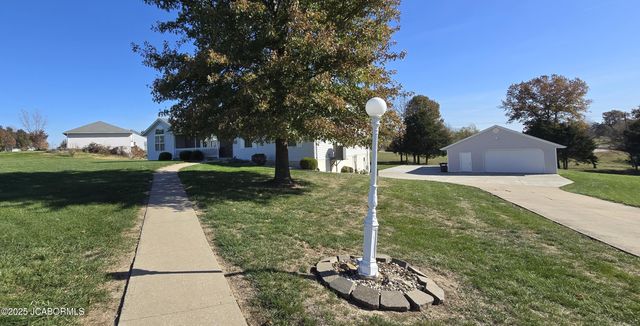 10862 OLD BARN ROAD, Holts Summit, MO 65043