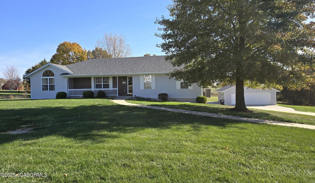 10862 OLD BARN ROAD, Holts Summit, MO 65043