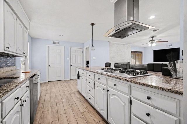 2725 Mark Drive, Mesquite, TX 75150