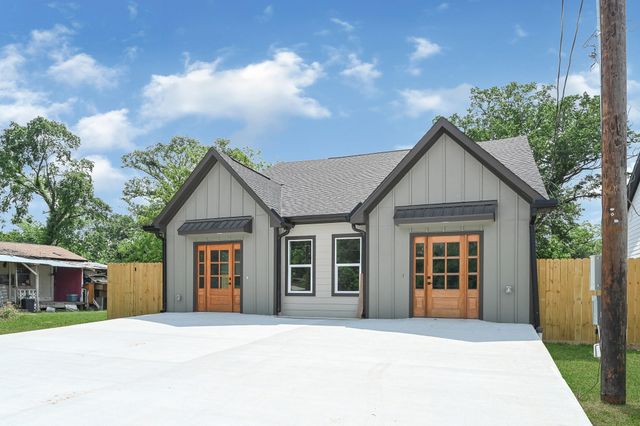 206 S 4th St Street, Conroe, TX 77301
