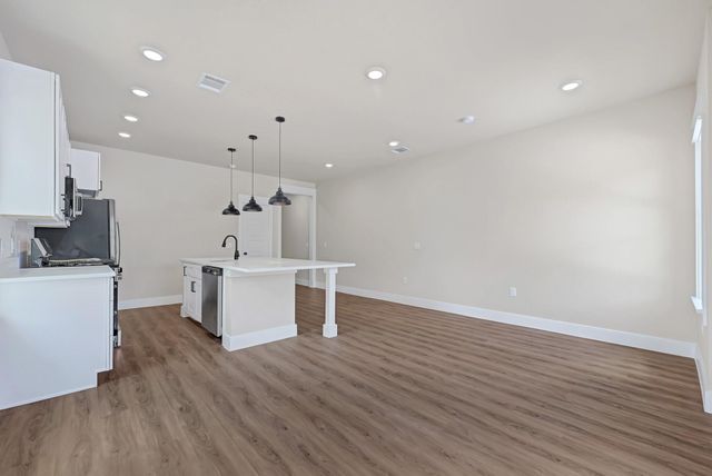 206 S 4th St Street, Conroe, TX 77301