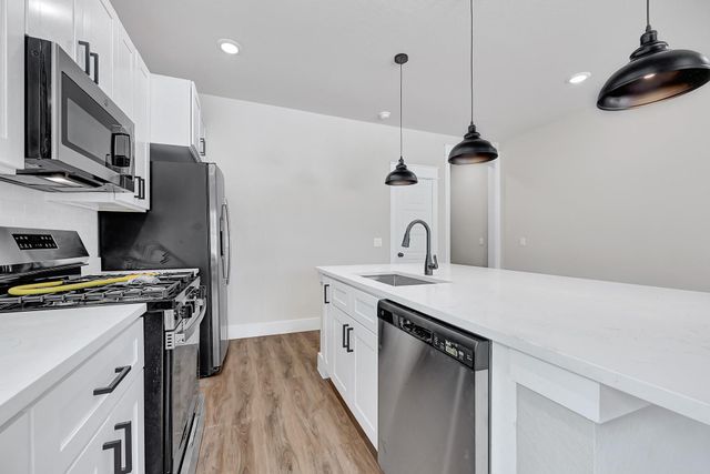 206 S 4th St Street, Conroe, TX 77301