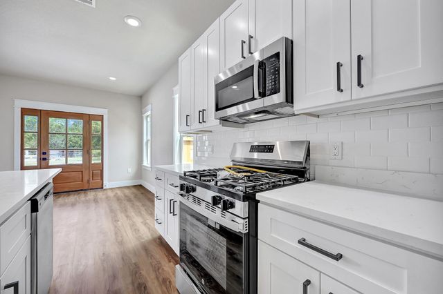 206 S 4th St Street, Conroe, TX 77301