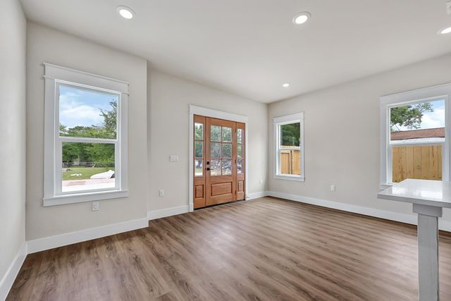 206 S 4th St Street, Conroe, TX 77301