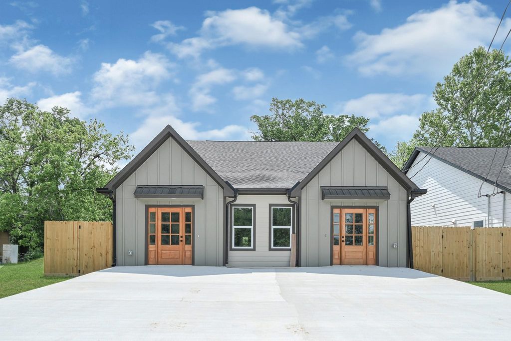 206 S 4th St Street, Conroe, TX 77301