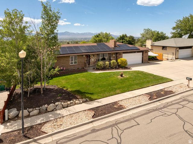 10032 S BLOSSOM DR, Sandy, UT 84092