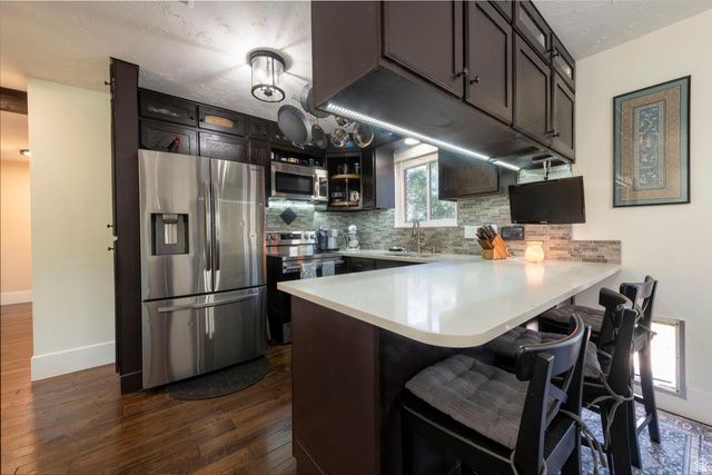 10032 S BLOSSOM DR, Sandy, UT 84092