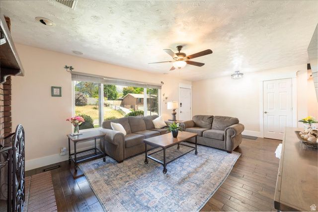 10032 S BLOSSOM DR, Sandy, UT 84092