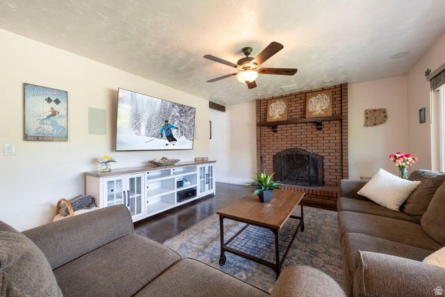 10032 S BLOSSOM DR, Sandy, UT 84092