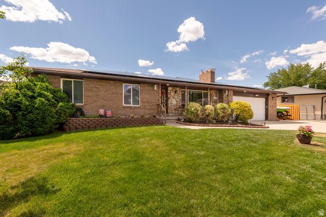 10032 S BLOSSOM DR, Sandy, UT 84092