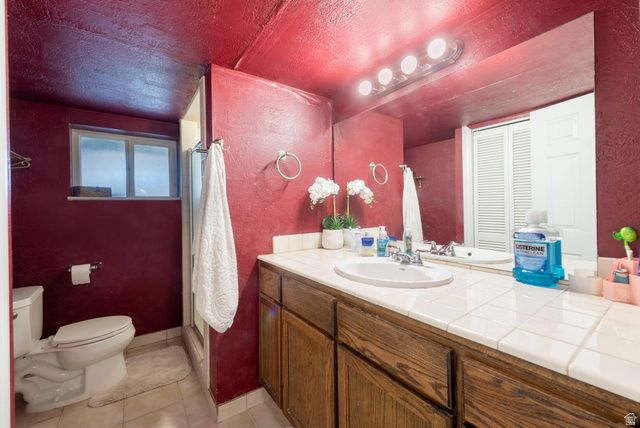 10032 S BLOSSOM DR, Sandy, UT 84092