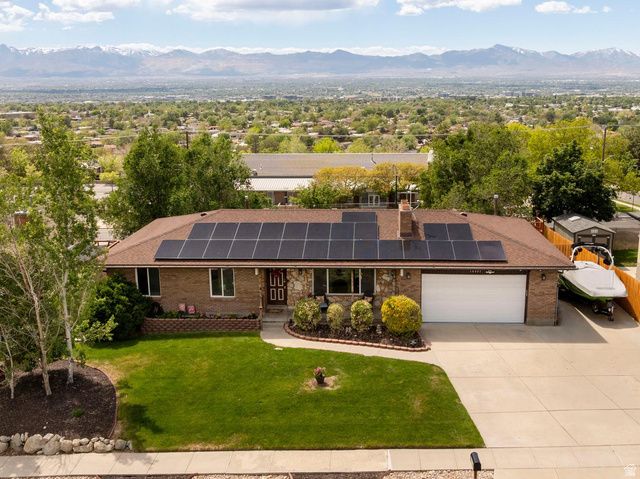 10032 S BLOSSOM DR, Sandy, UT 84092