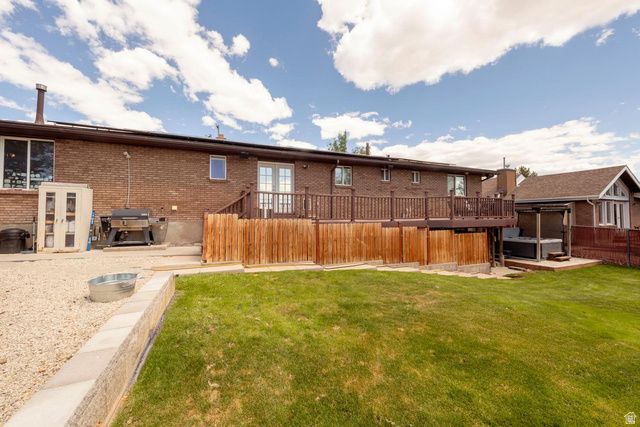 10032 S BLOSSOM DR, Sandy, UT 84092