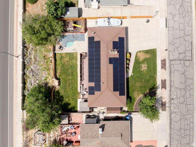 10032 S BLOSSOM DR, Sandy, UT 84092