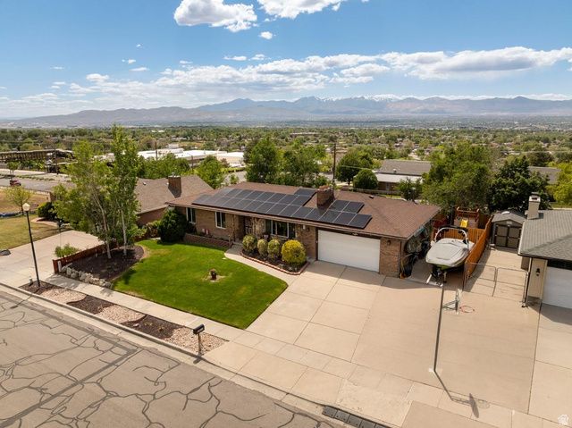 10032 S BLOSSOM DR, Sandy, UT 84092