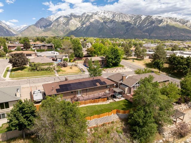 10032 S BLOSSOM DR, Sandy, UT 84092