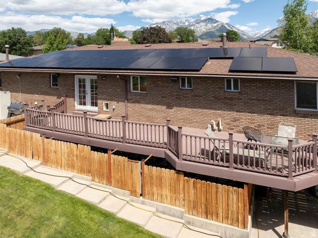 10032 S BLOSSOM DR, Sandy, UT 84092