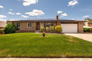 10032 S BLOSSOM DR, Sandy, UT 84092