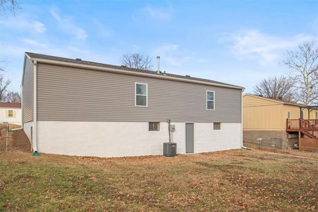 16305 E 16th Street S, Independence, MO 64050
