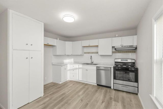 16305 E 16th Street S, Independence, MO 64050