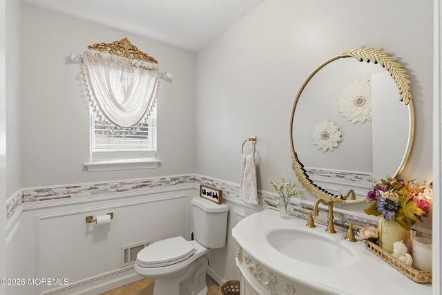 32 Bronia Street, Howell, NJ 07731